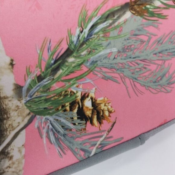 NWT. 15.6" REALTREE LAPTOP SLEEVE. . - Picture 8 of 9